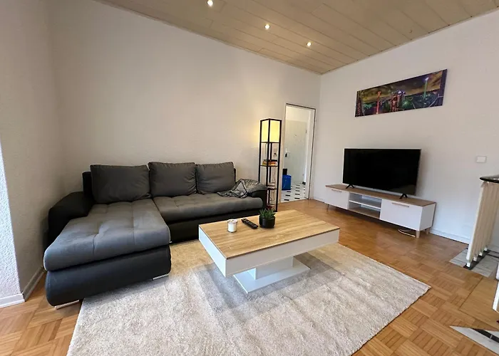 Schoen Wohnen ! Netflix Nespresso Kueche Parkplatz Garten