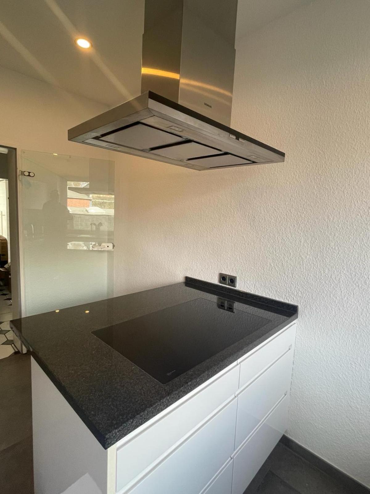 Schoen Wohnen ! Netflix Nespresso Kueche Parkplatz Garten Duisbourg