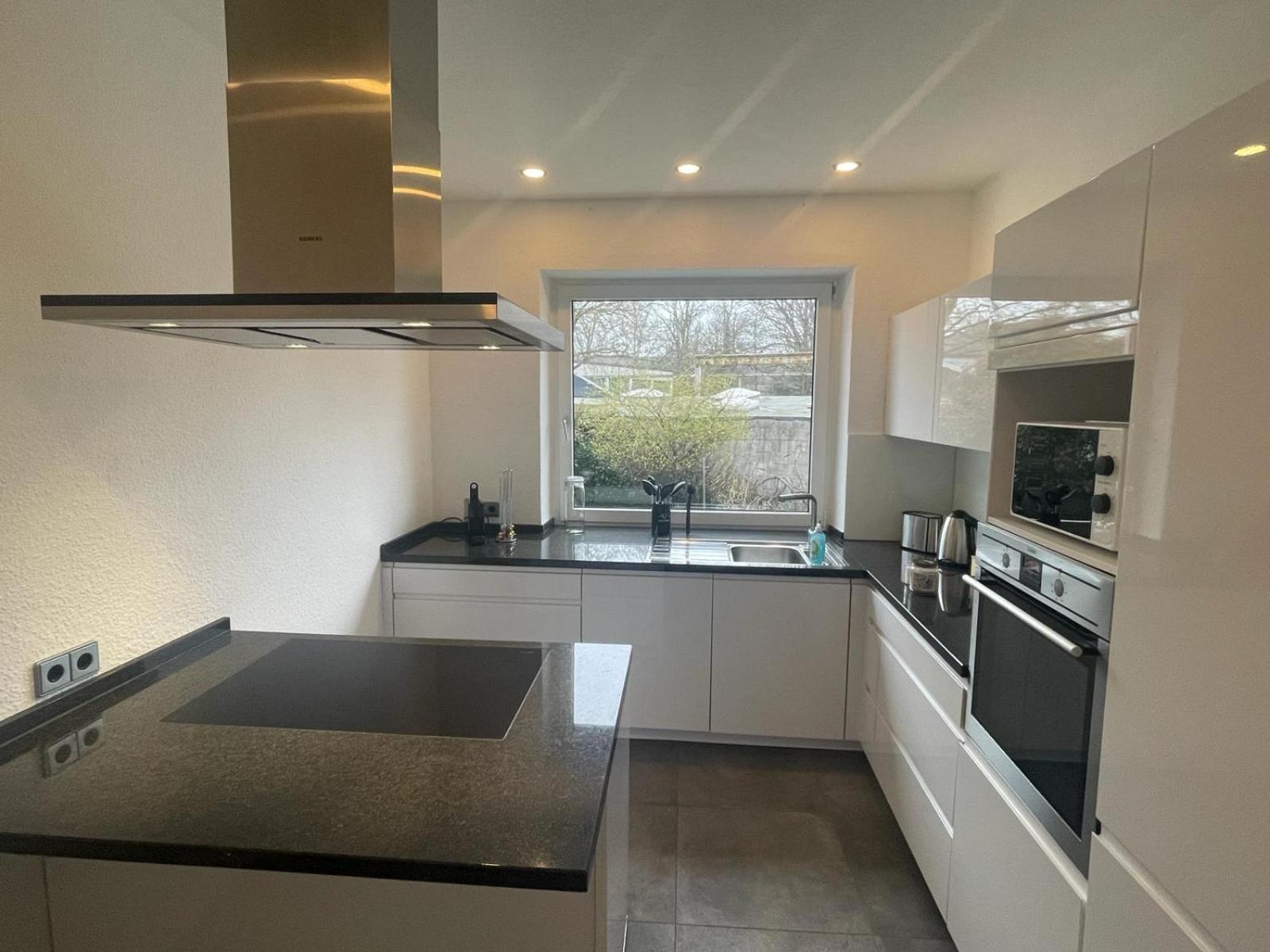 Schoen Wohnen ! Netflix Nespresso Kueche Parkplatz Garten Appartement Duisbourg