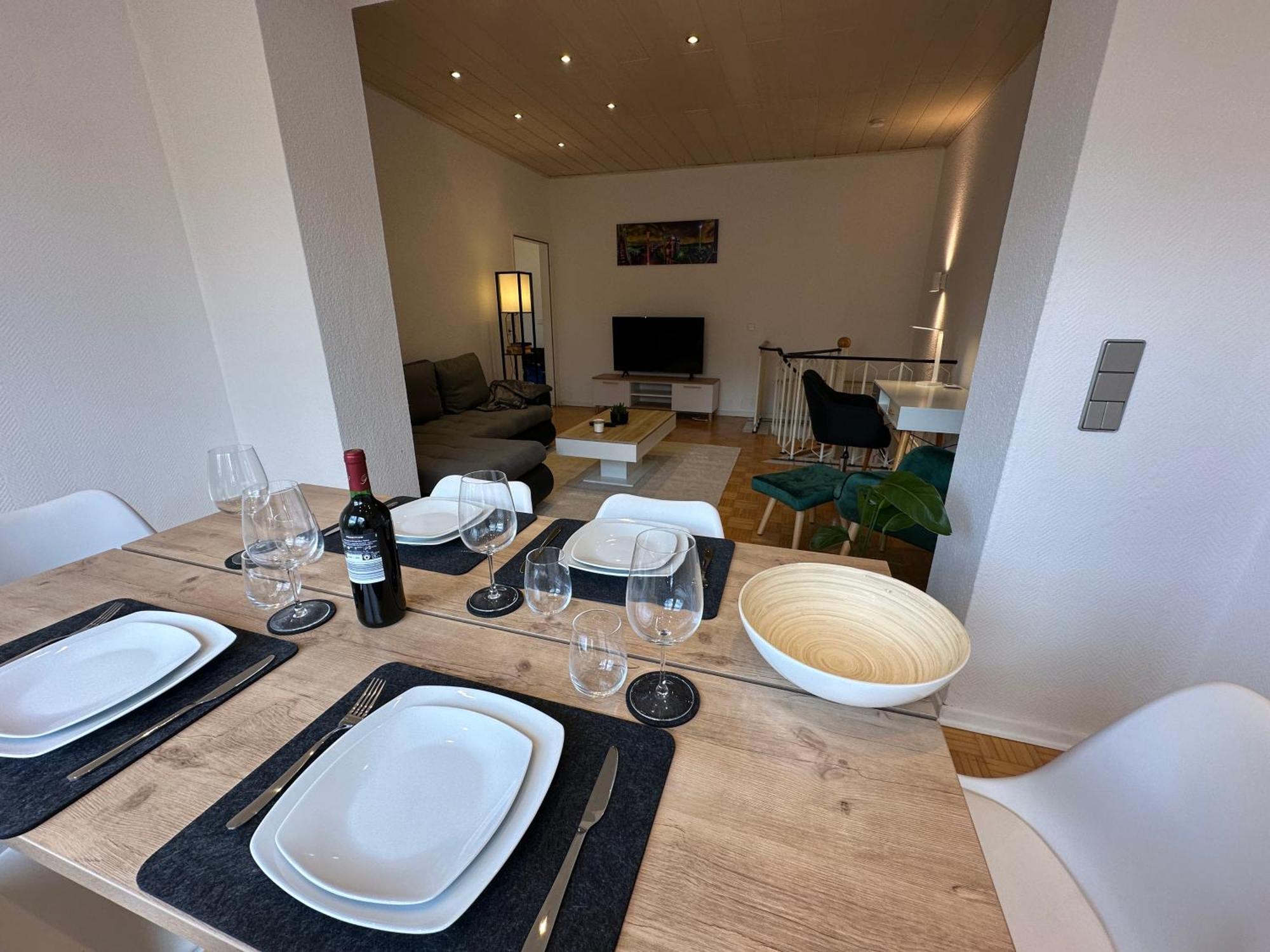 Schoen Wohnen ! Netflix Nespresso Kueche Parkplatz Garten Apartament *