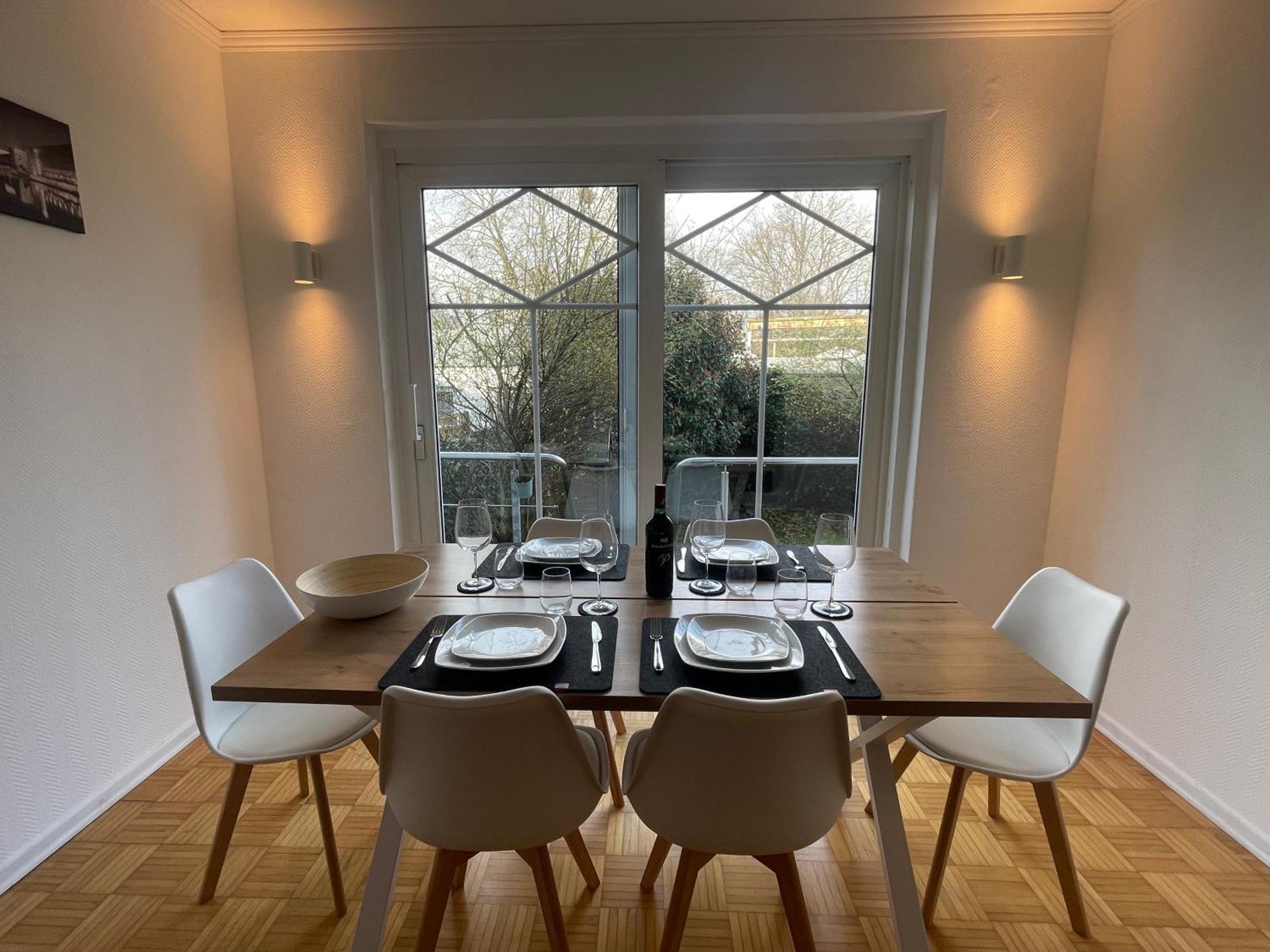Schoen Wohnen ! Netflix Nespresso Kueche Parkplatz Garten Appartement Duisbourg