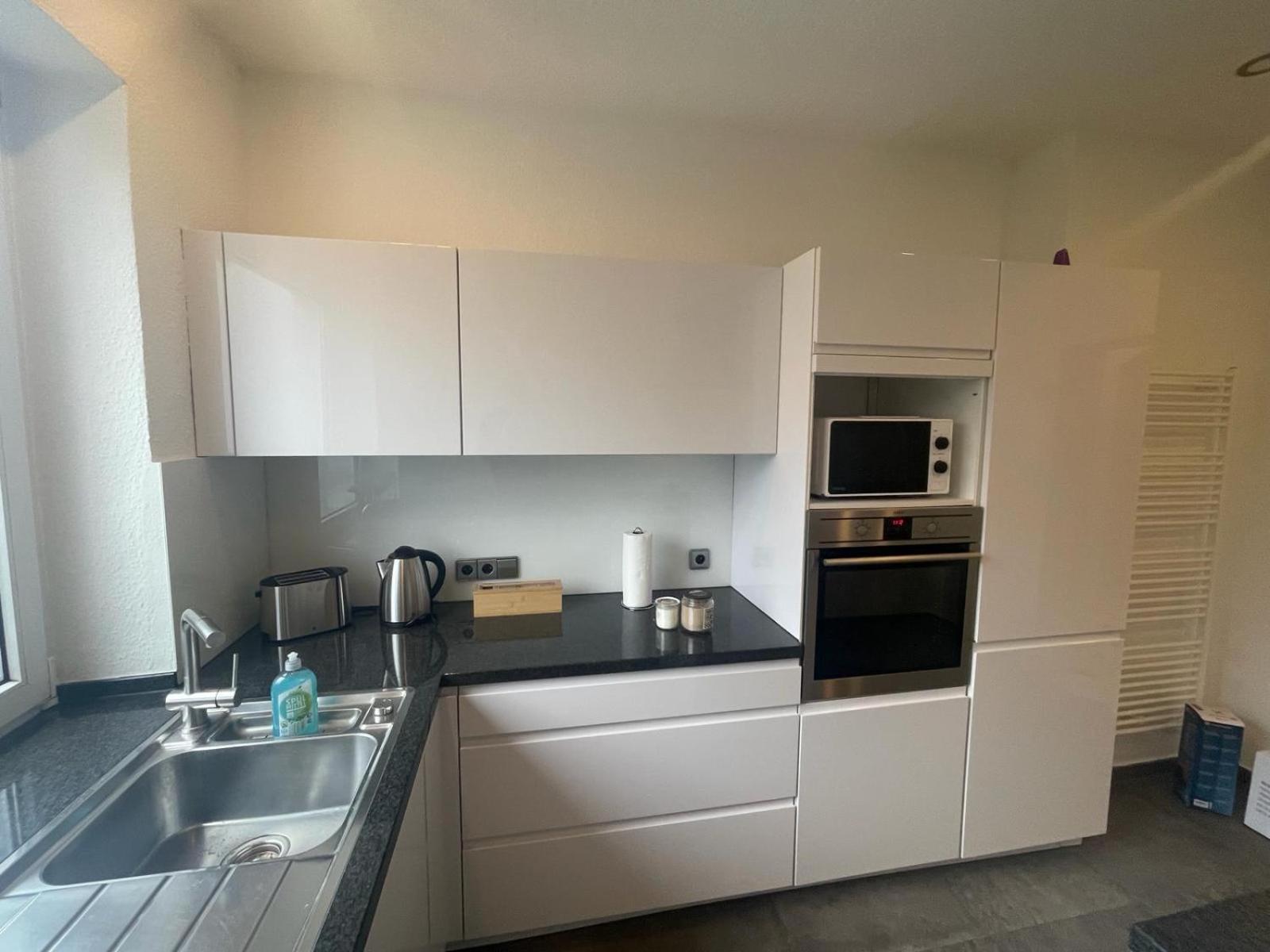 Schoen Wohnen ! Netflix Nespresso Kueche Parkplatz Garten Appartement