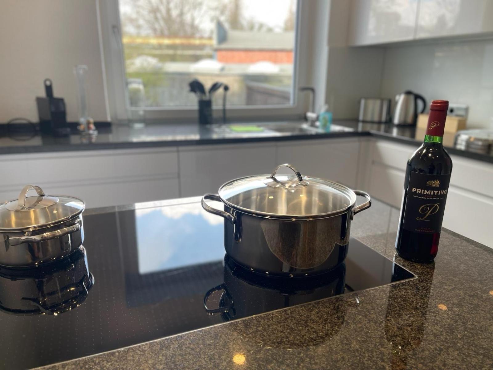 Appartement Schoen Wohnen ! Netflix Nespresso Kueche Parkplatz Garten