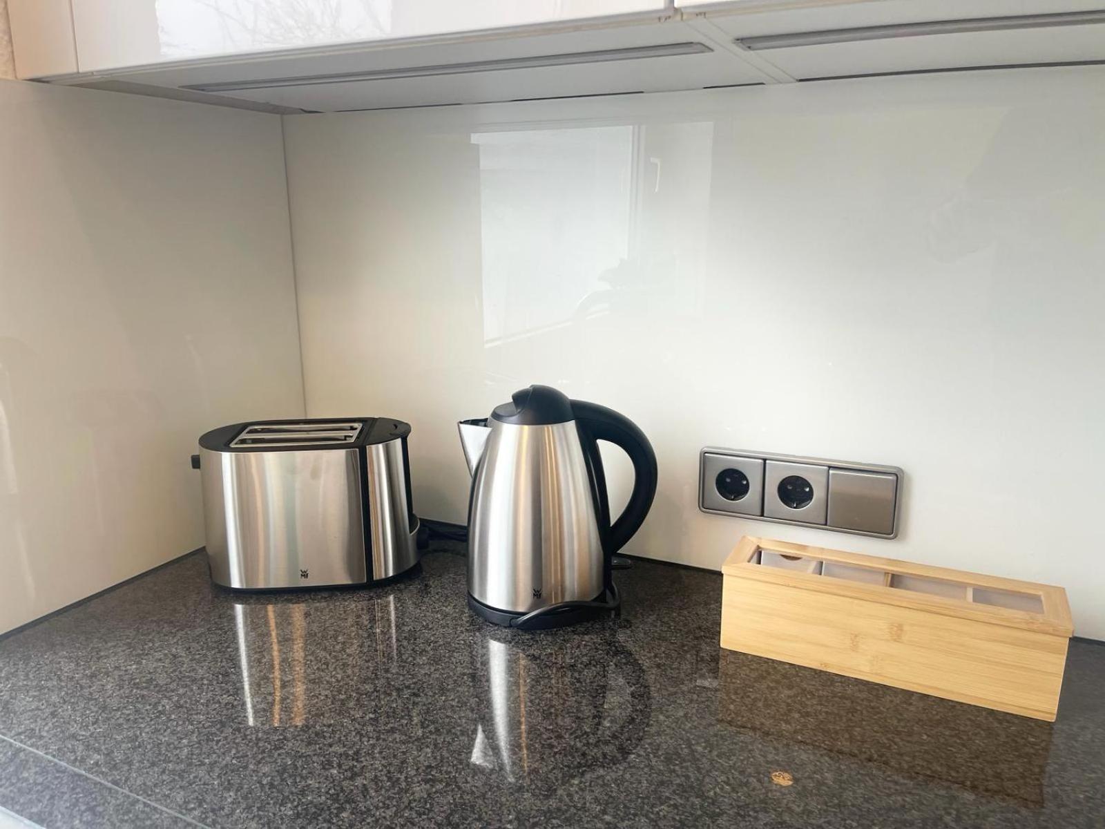 Schoen Wohnen ! Netflix Nespresso Kueche Parkplatz Garten Appartement *