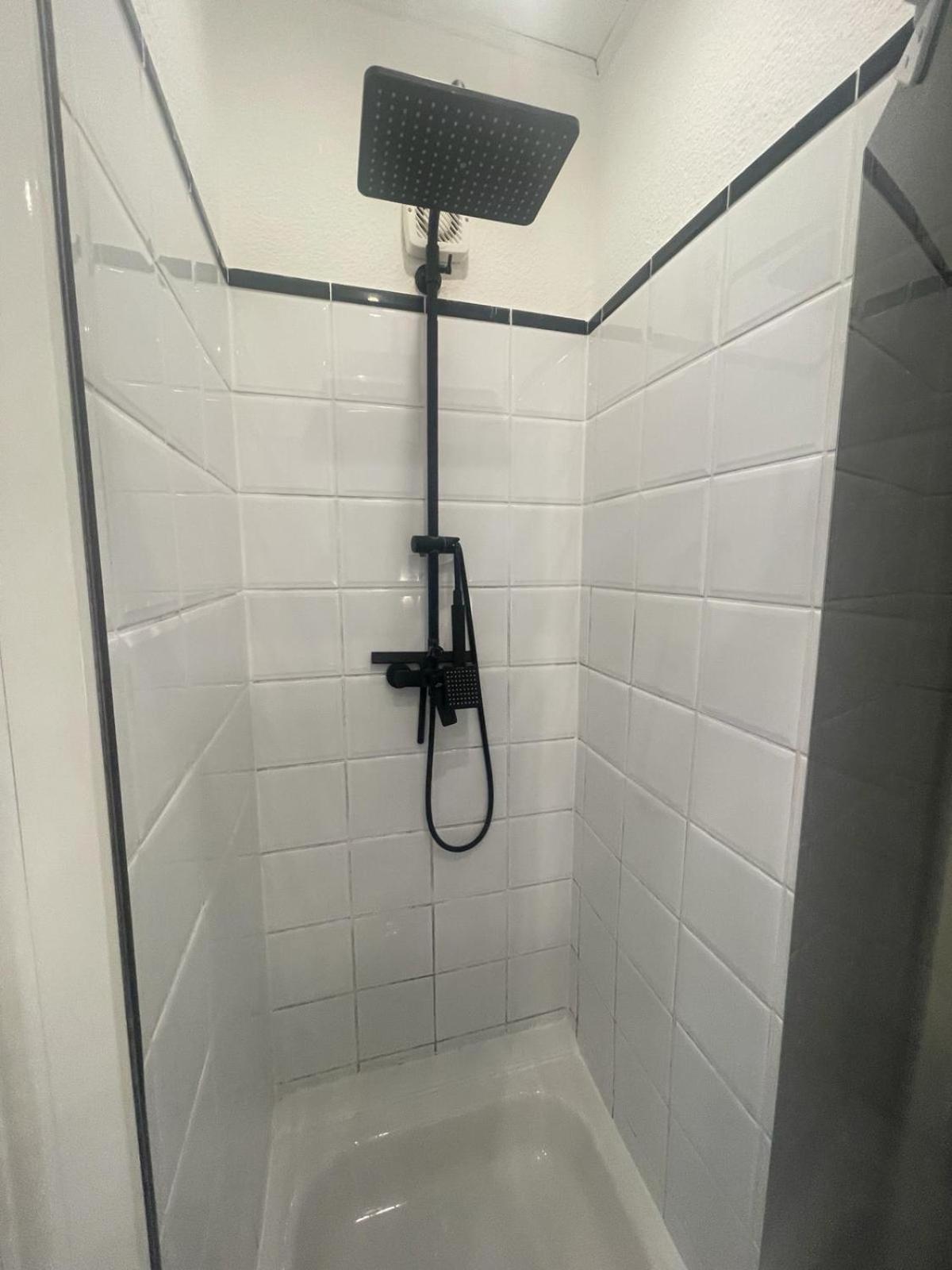 Schoen Wohnen ! Netflix Nespresso Kueche Parkplatz Garten Appartement Duisbourg